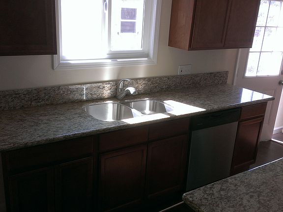3rd image of 7650 Toyon Ave