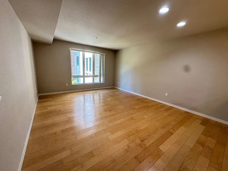 1511 Jefferson St #218 — Photo 3