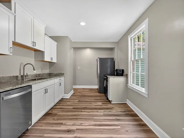 2218 Holt Dr — Photo 5