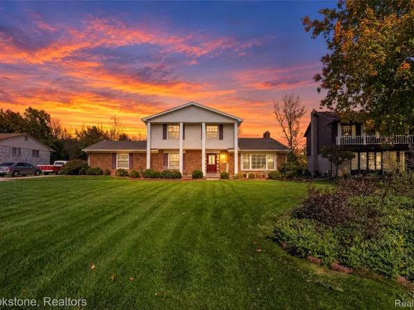 471 Boutell Dr, Grand Blanc, MI 48439