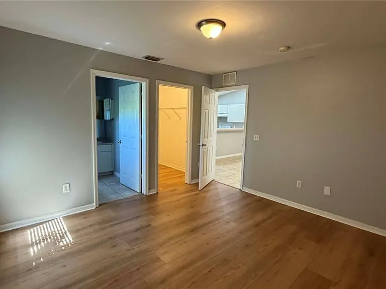 4444 29th St SW — Photo 2