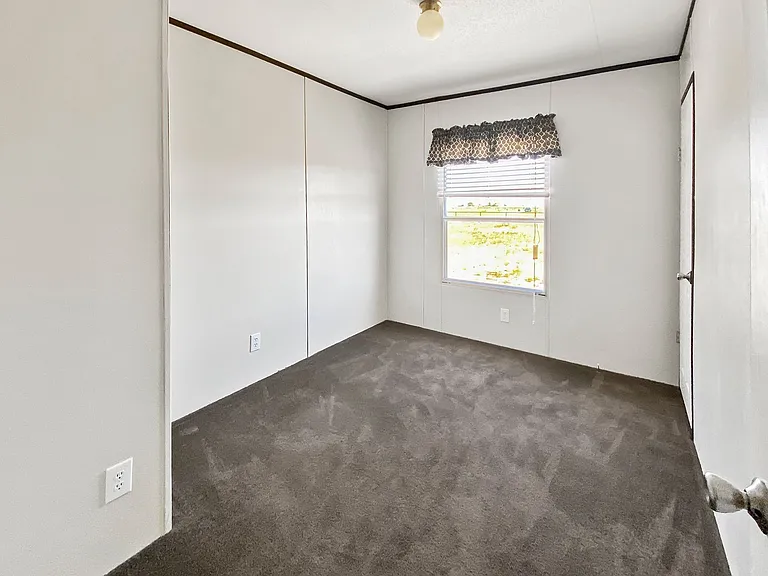 2902 W Jones Rd — Photo 4