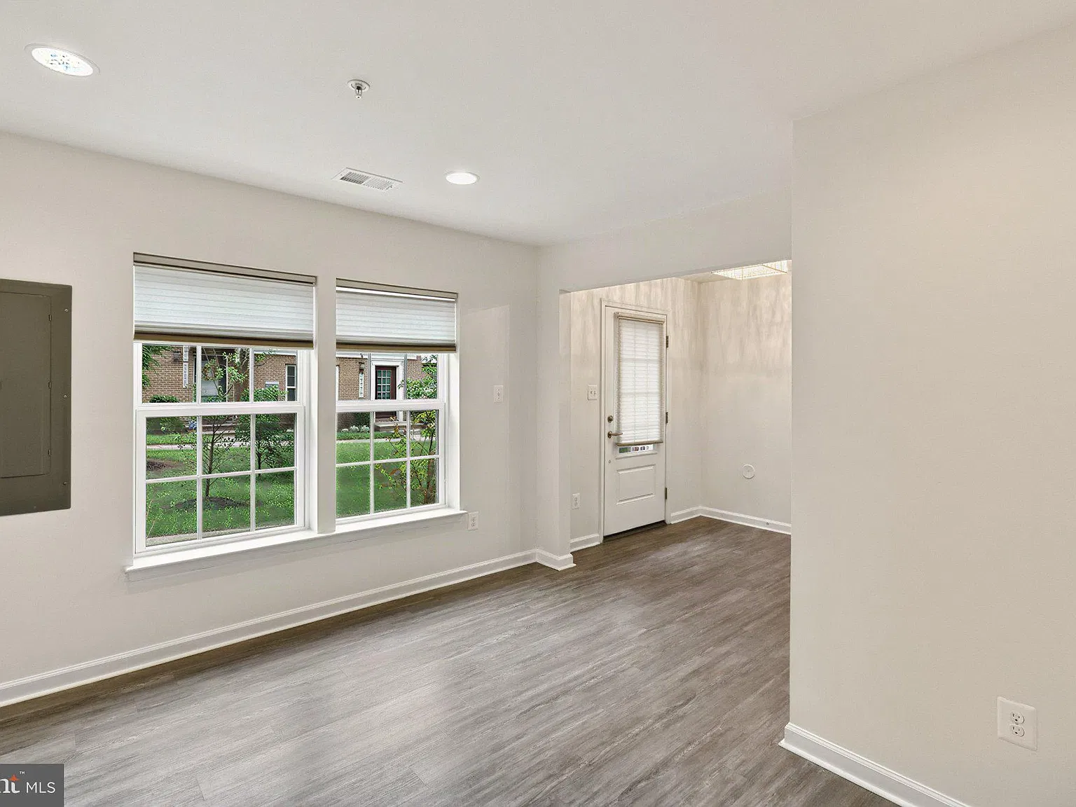 4 bed, 4.0 bath, 1600 sqft, $2,900 — Photo 3