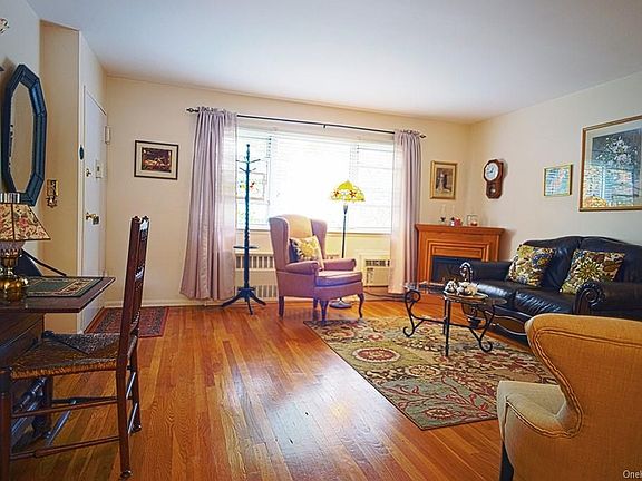 3rd image of 98 Charter Cir APT A