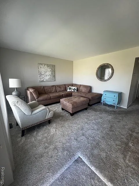 3 bed, 2.0 bath, 1960 sqft, $2,500 — Photo 3