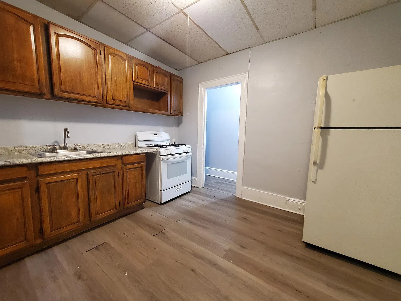 3 bed, 1000 sqft, $2,100 — Photo 1