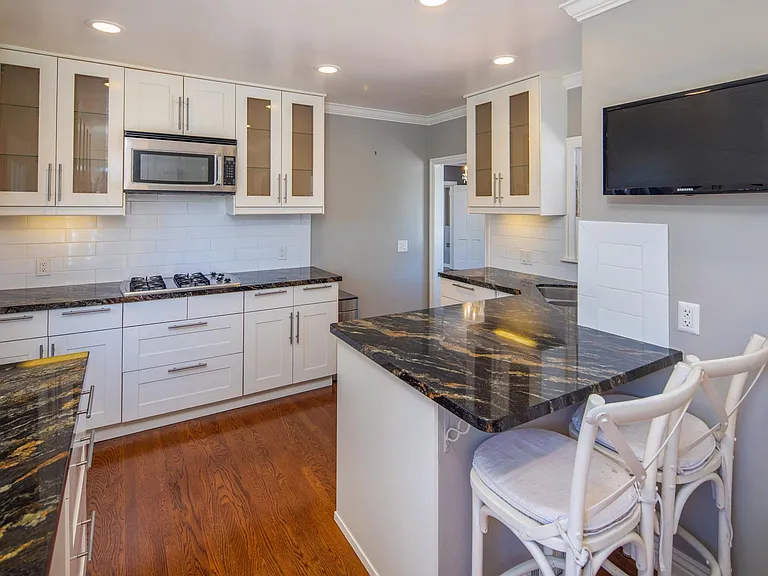 3109 Laurel St — Photo 11