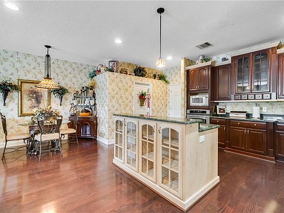4th image of 15029 Green Valley Blvd