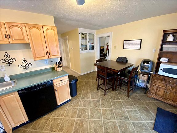 5th image of 8624 Brinker Ave