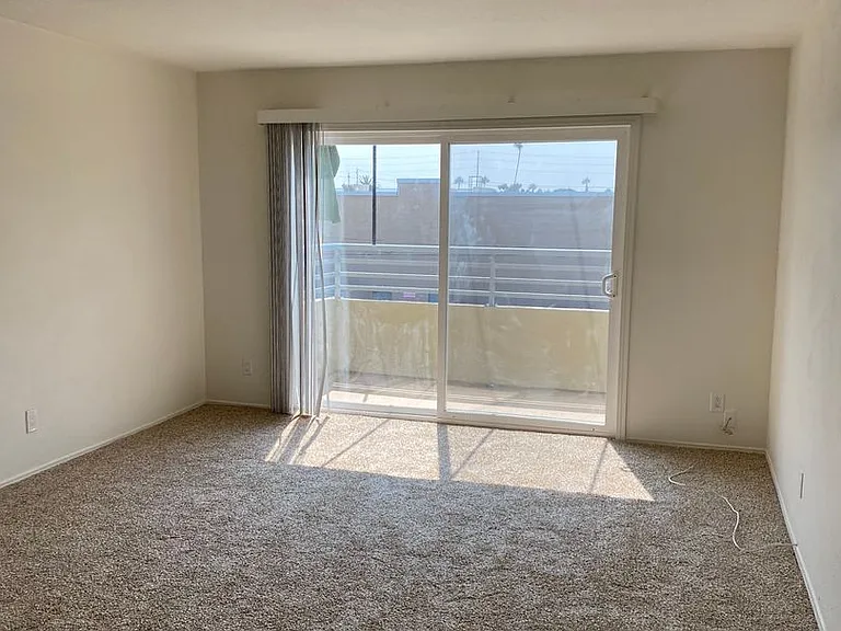 1645 Emerald St #2K — Photo 2