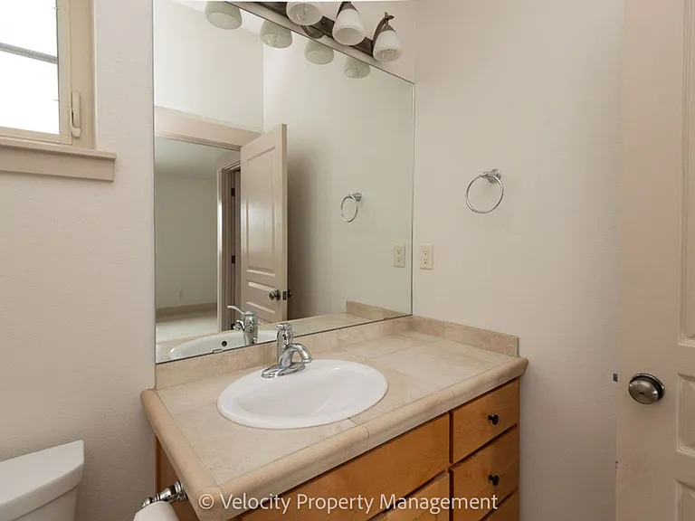 2469 NW Sacagawea Ln — Photo 18