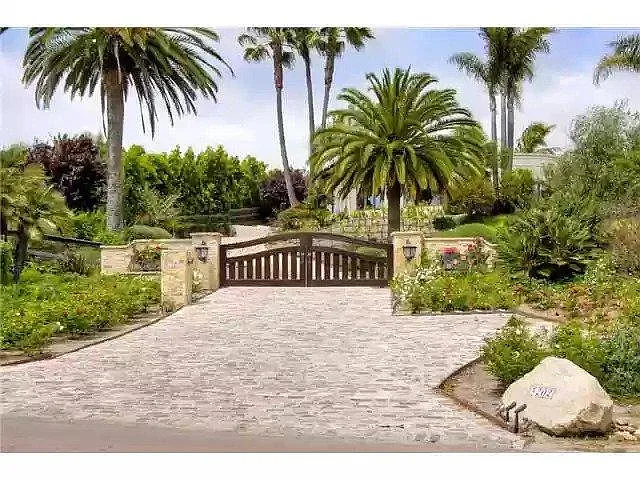 Building Photo - 5202 San Elijo Ave