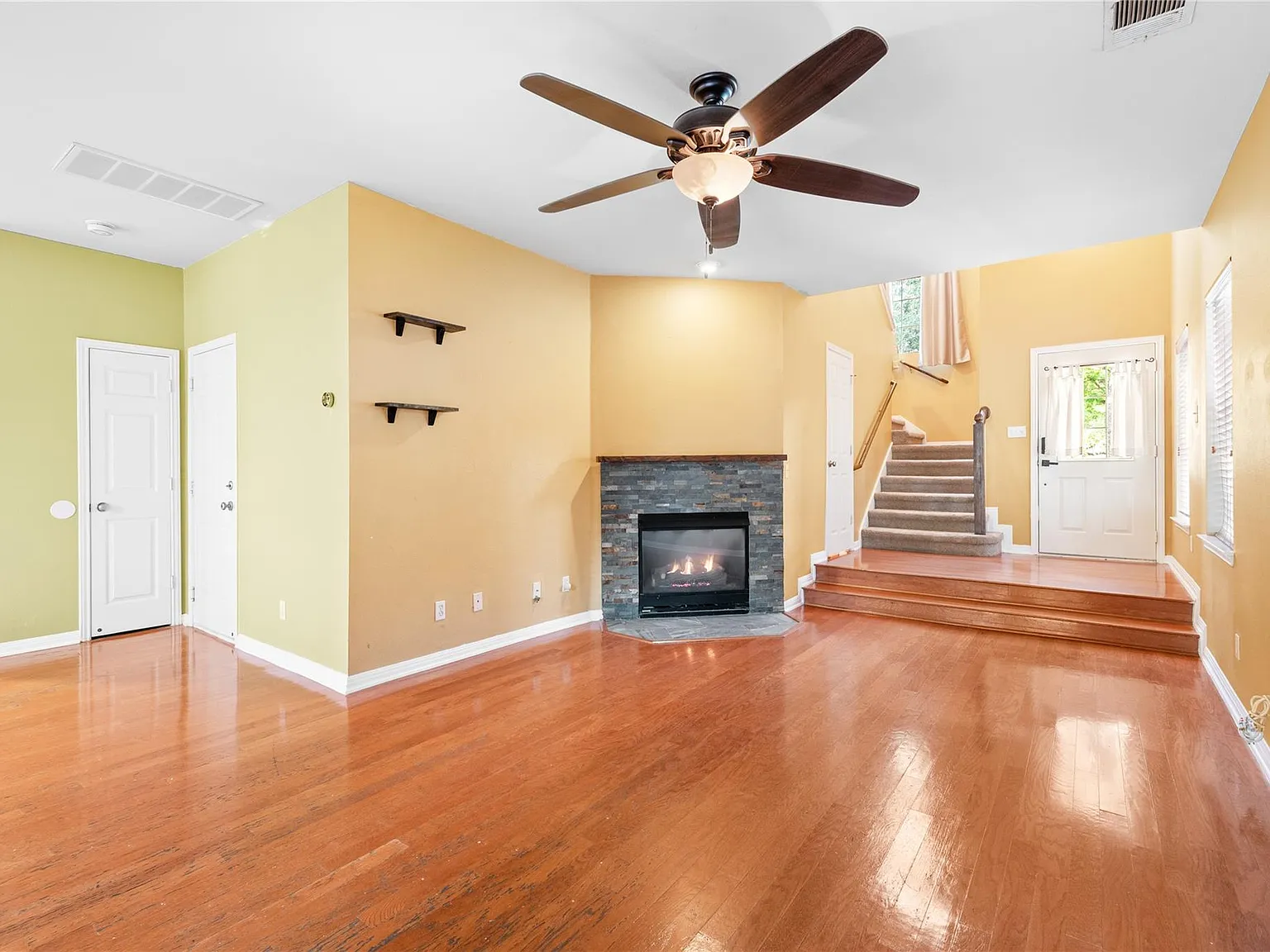 2 bed, 2.5 bath, 1718 sqft, $4,200 — Photo 3