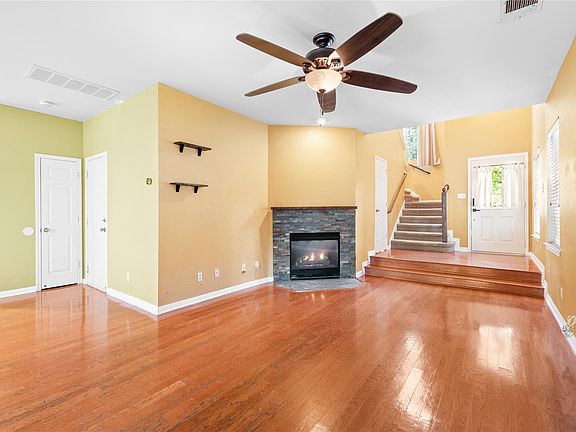 3rd image of 1011 Brodie St APT 6