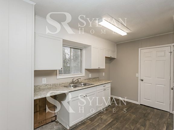 5th image of 3156 Fleetwood Dr