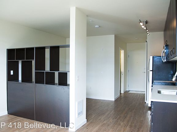 2nd image of 418 Bellevue Ave E