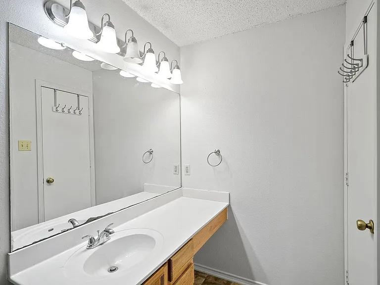 7839 Bypass Shls — Photo 14