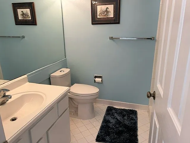 2nd floor full bath room