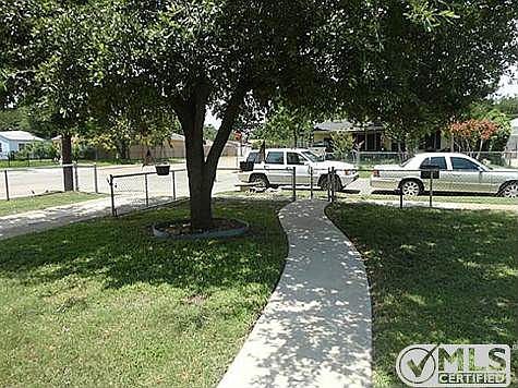 4th image of 2864 Poinsettia Dr
