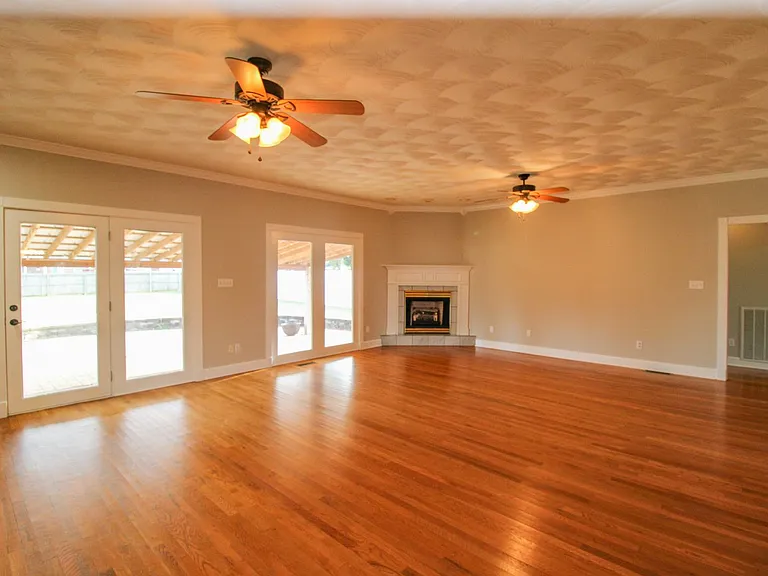 17524 Martin Dr — Photo 6