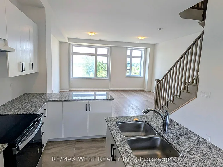91 Inverary Cres — Photo 15