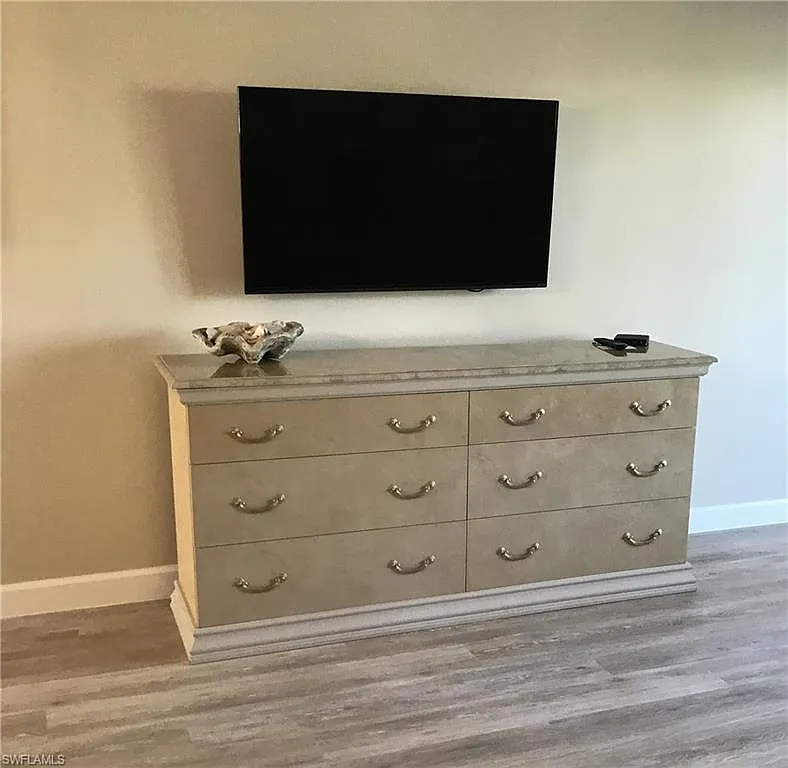 2 bed, 2.0 bath, 1200 sqft, $3,700 — Photo 2
