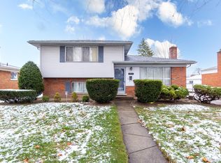 29604 Fairfield Dr, Warren, MI 48088