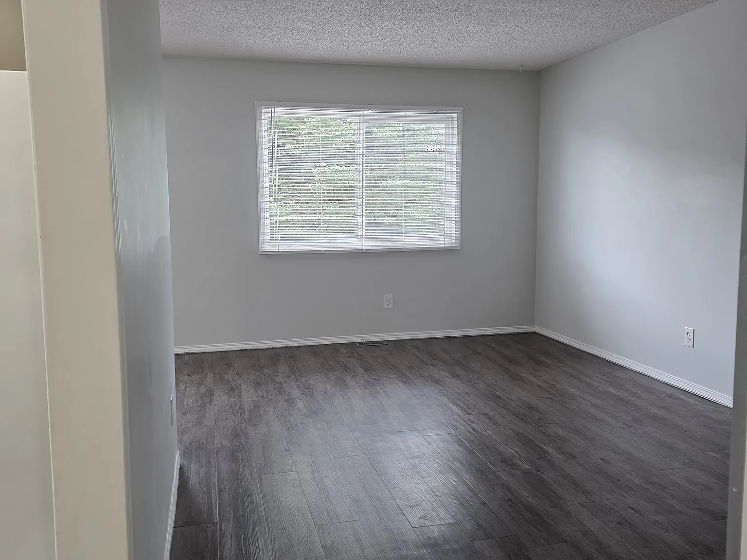 4 bed, 1.5 bath, 1700 sqft, $1,895 — Photo 2