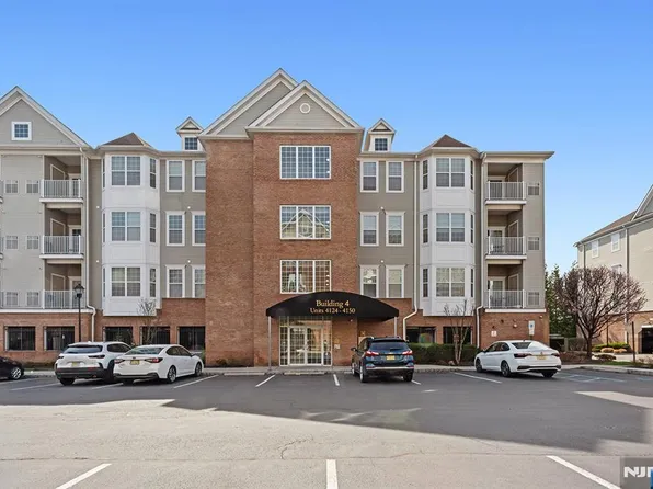 4137 Cory Ln, Elmwood Park, NJ 07407