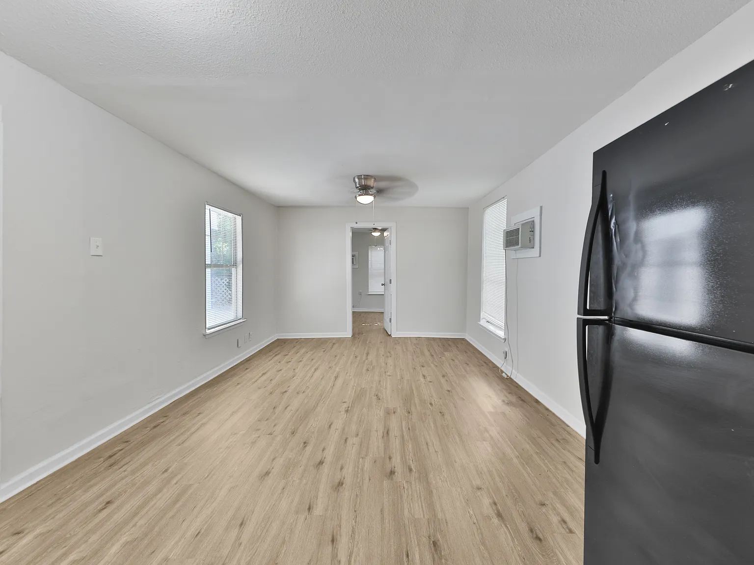 1 bed, 800 sqft, $1,000 — Photo 4