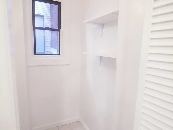 5th image of 107 Berry St APT 1R