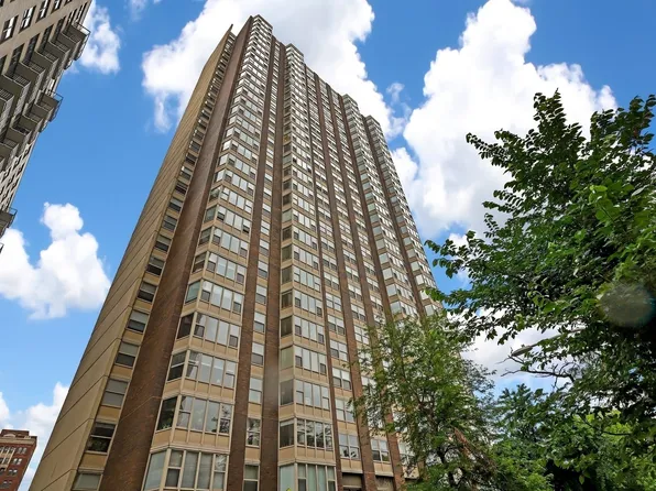 525 W Hawthorne Pl APT 2007, Chicago, IL 60657