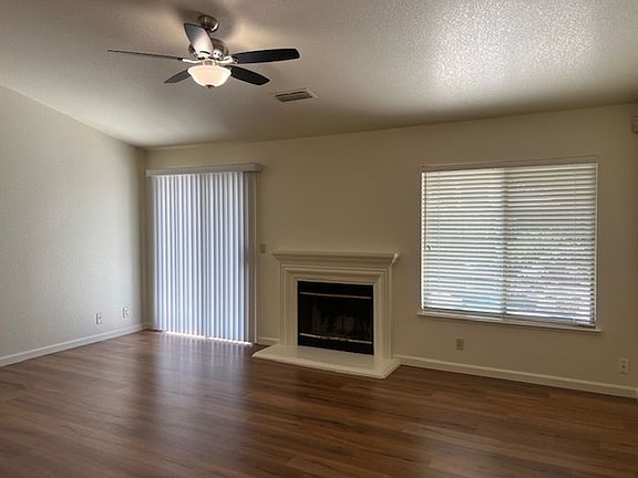 3rd image of 1528 Dickinson Dr