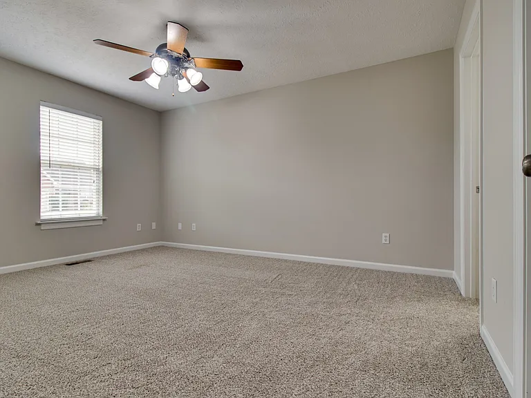 4910 Court Dr — Photo 15