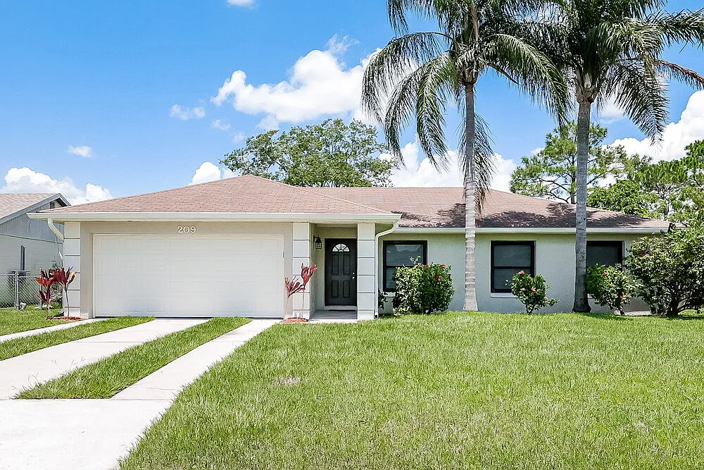 4 bed, 2.0 bath, 1390 sqft, $2,465 — Photo 1