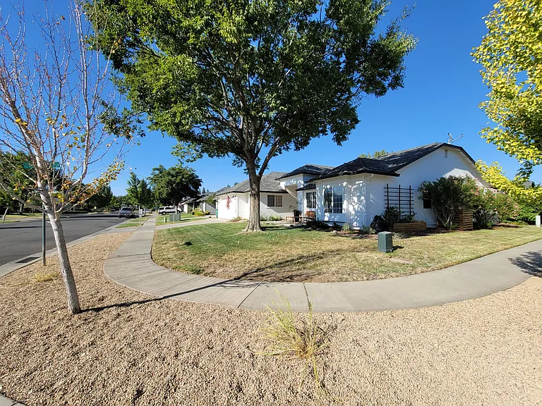 3008 Coach Lite Dr — Photo 3