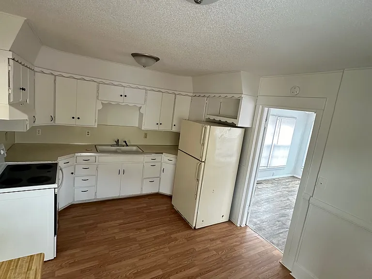 1014 Barnes St — Photo 12
