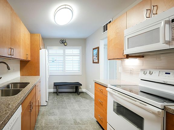 5th image of 1901 S Roosevelt Blvd #104