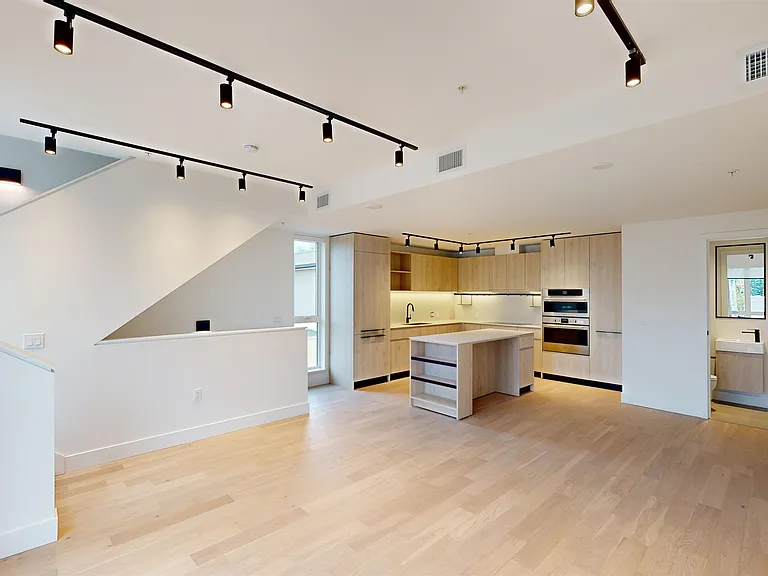 3930 Dumfries St — Photo 2