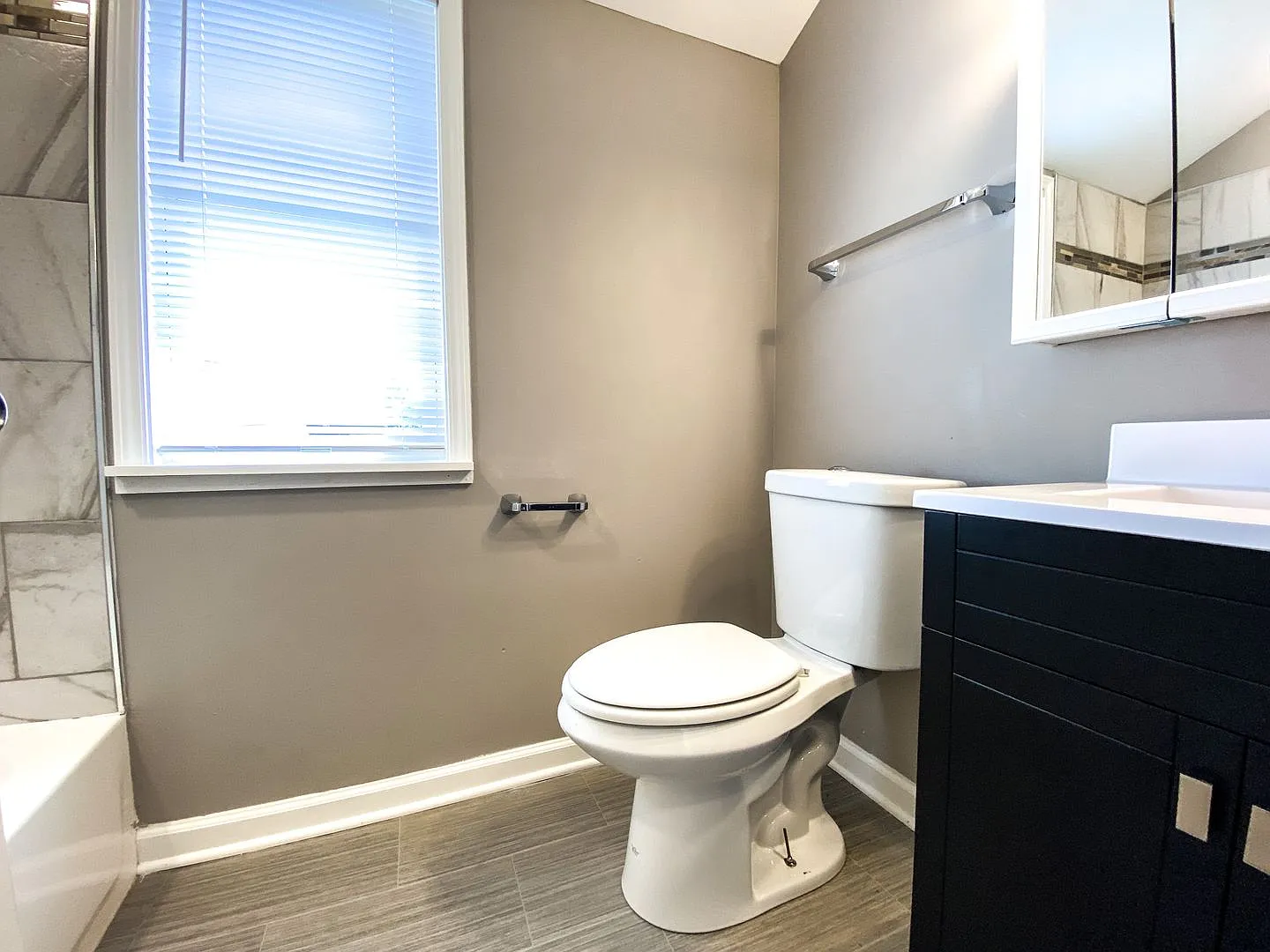 2 Bedroom Single Family — Photo 2
