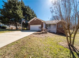 9203 Smoke Hollow Rd, Kernersville, NC 27284