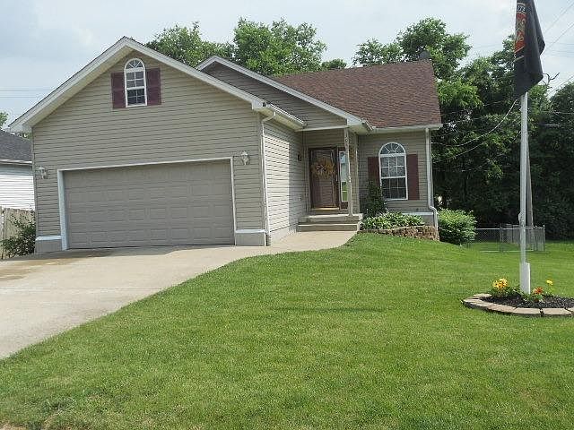 1st image of 304 Briar Patch Ln