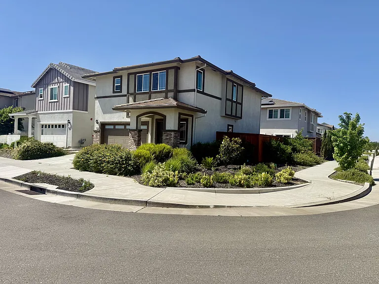 975 Franklin St — Photo 1