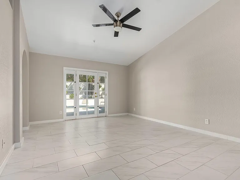 9138 E Davenport Dr — Photo 18