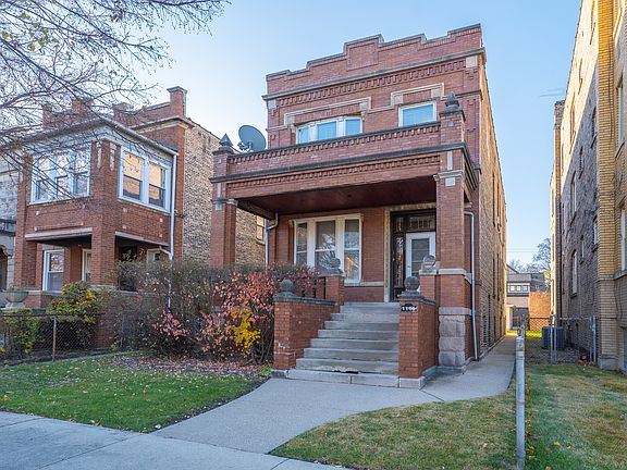 2nd image of 1105 S Oak Park Ave