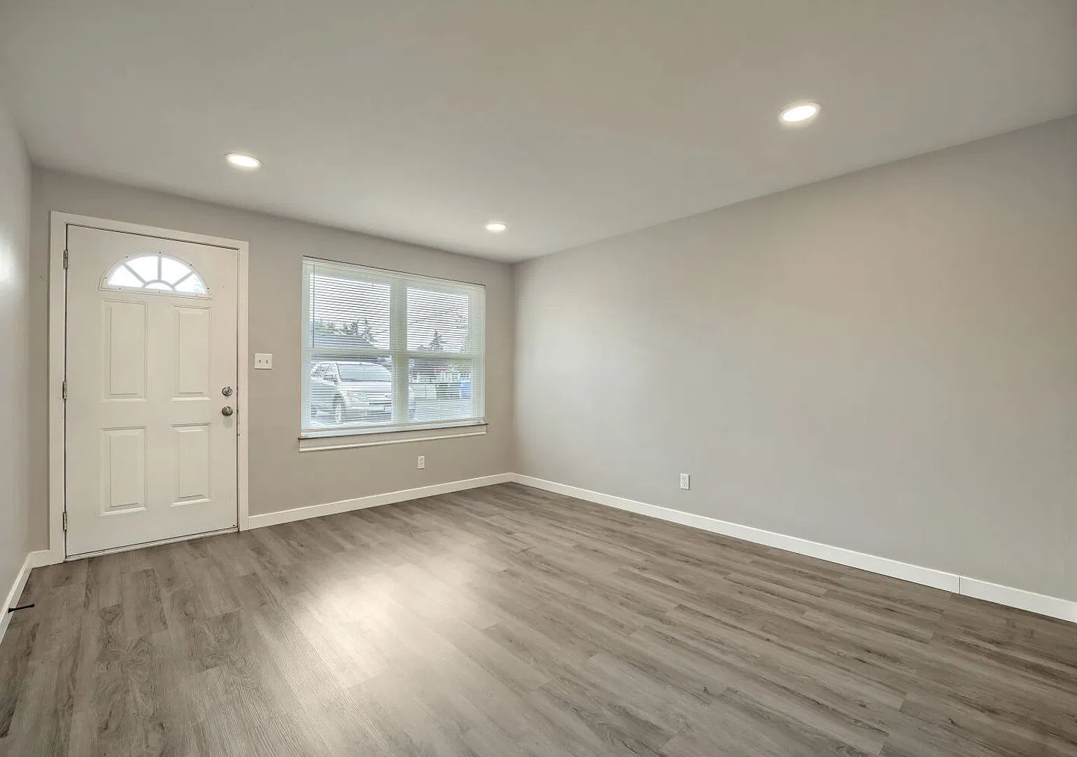 Charming 1bed/1bath Apartments in Lakewood! — Photo 3