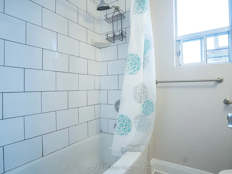 636 Danforth Ave #2 — Photo 17