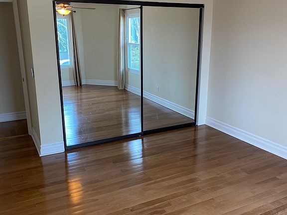 4th image of 4452 Mentone St Unit 308