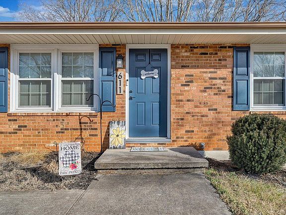 3rd image of 611 McGeorge Dr