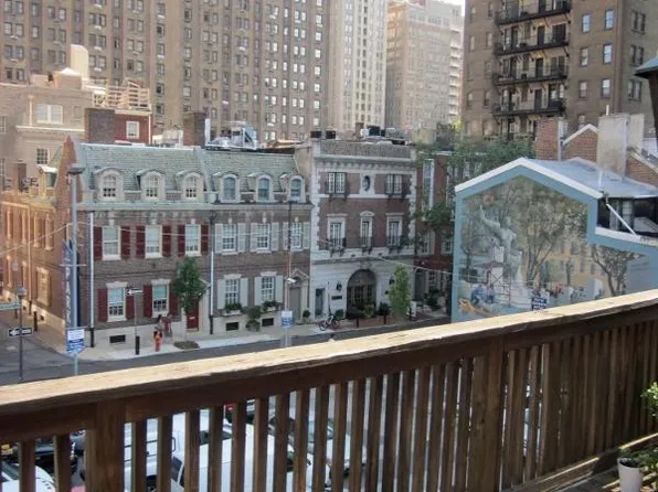 1727 Spruce St APT 3R, Philadelphia, PA 19103